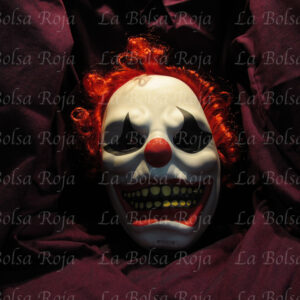 Mascara de payaso con pelo rojo