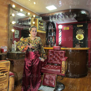 Japonesa quimono flores dorado y pantalón violeta